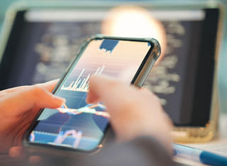 Fonds en cours de retrait et de transfert, vérifiés par un investisseur via un processus transparent